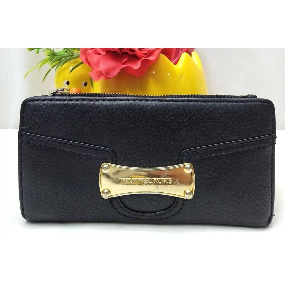 Michael Kors Black Pebbled Leather Credit Card Zipper Pocket Bifold Wallet